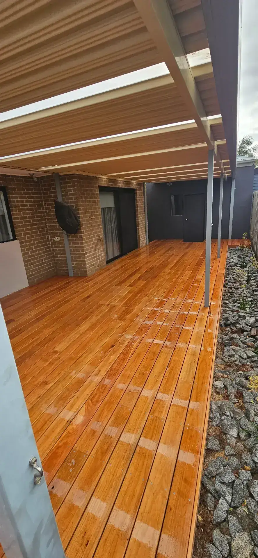 Newport spotted gum deck under Colorbond roof